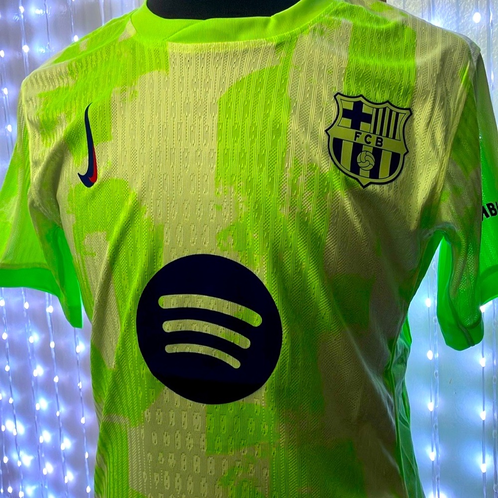 Nike FCB Men’s Jersey Size XL Neon Green